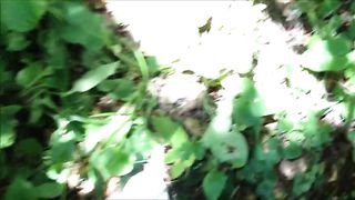Блондинка сосет в лесу длинный член грибника Антоши