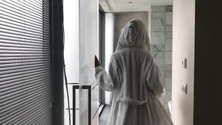 Русская школьница позирует на камеру с голыми сиськами
