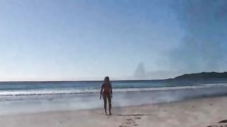 Туристка кончает от дрочки на солнечном пляже Мауи