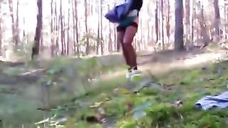 Питерская абитуриентка трахается с однокурсником в лесу в походе