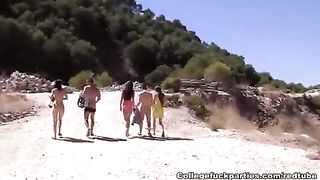 Групповая ебля иностранных студентов на диком пляже