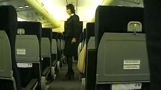 Длинноногая стюардесса готова на все для богатого пассажира и согласилась трахнуться в анал