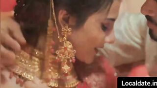Индийский мужик оттрахал новую женсу сразу после свадьбы