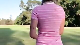 Чувак сыграл с девушкой в гольф, а затем трахнул ее в киску
