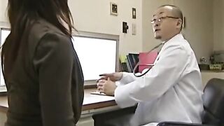 Доктор оттрахал вагину японской пациентки